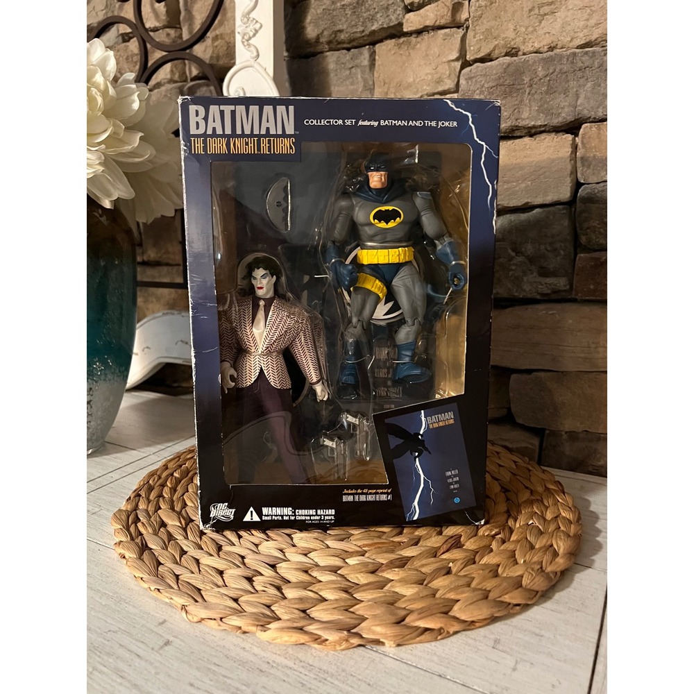 DC Direct Batman The Dark Knight Returns Collector Set Batman and Joker Figures